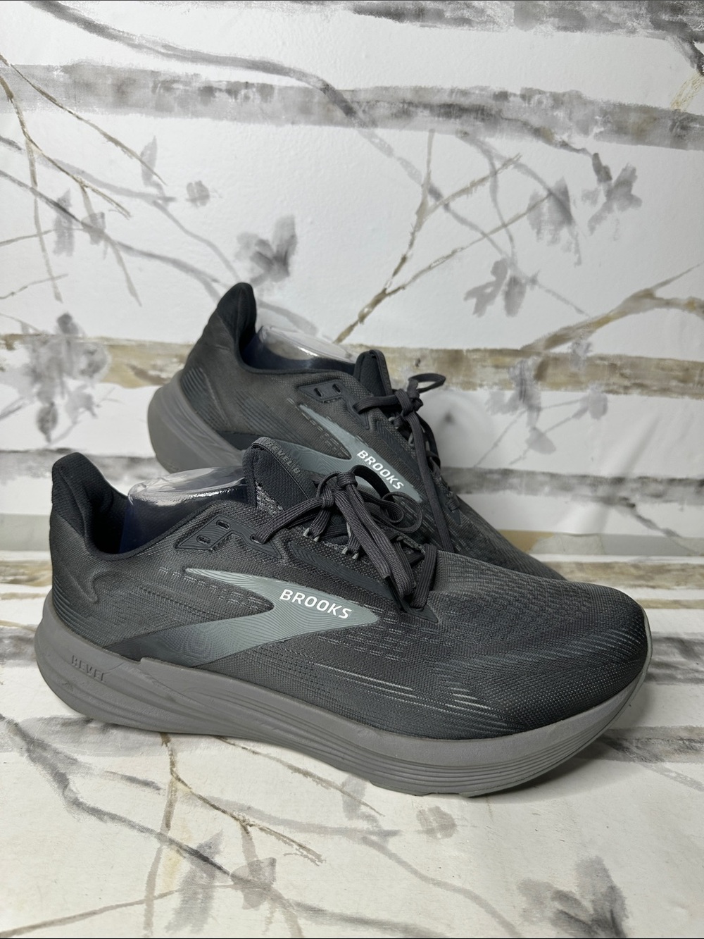 Brooks Revel 8
